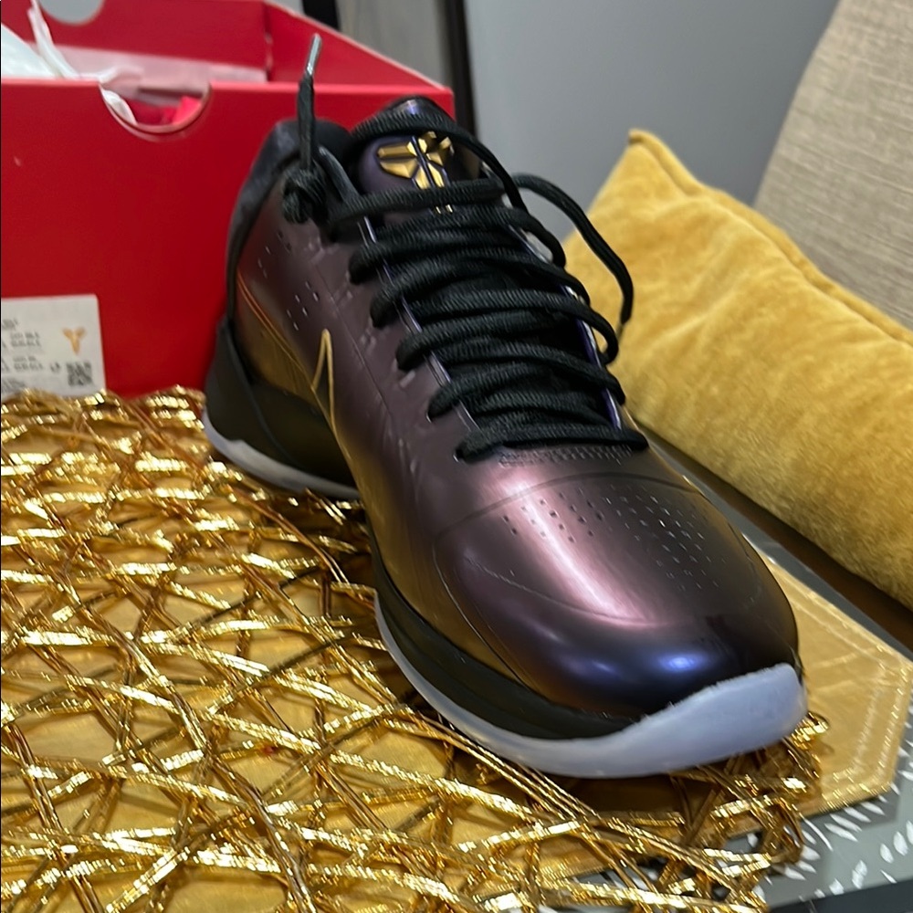Black Athletic Shoes with Streamlined Silhouette